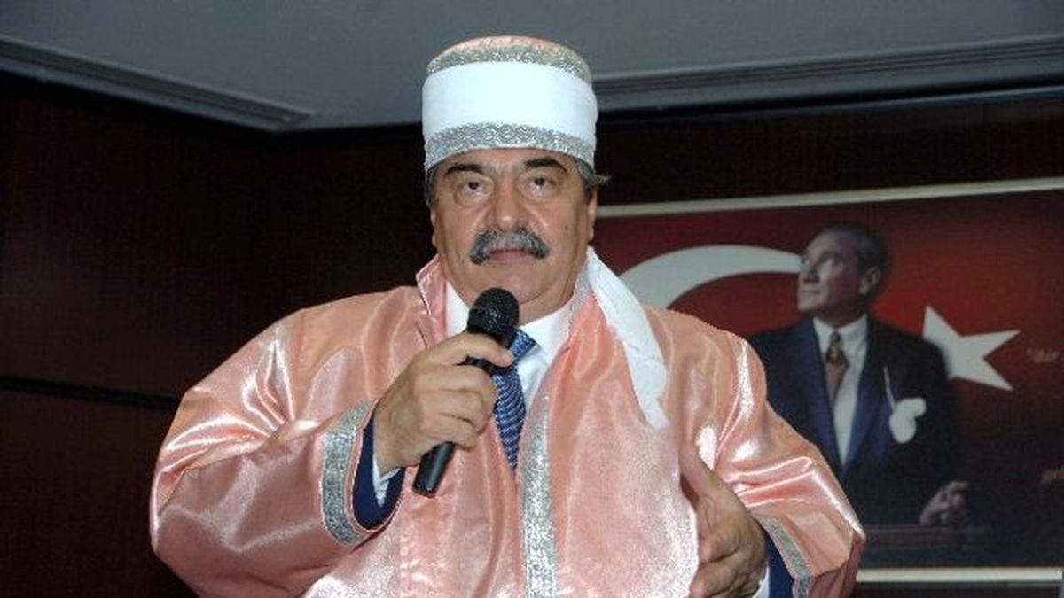Konukoğlu Ahilik Kaftanı ve Fesi Giydi