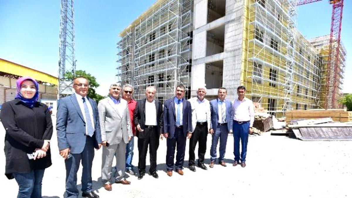 Milletvekili Şahin ve Başkan Gürkan, Yeni Hizmet Binası İnşaatını Gezdi
