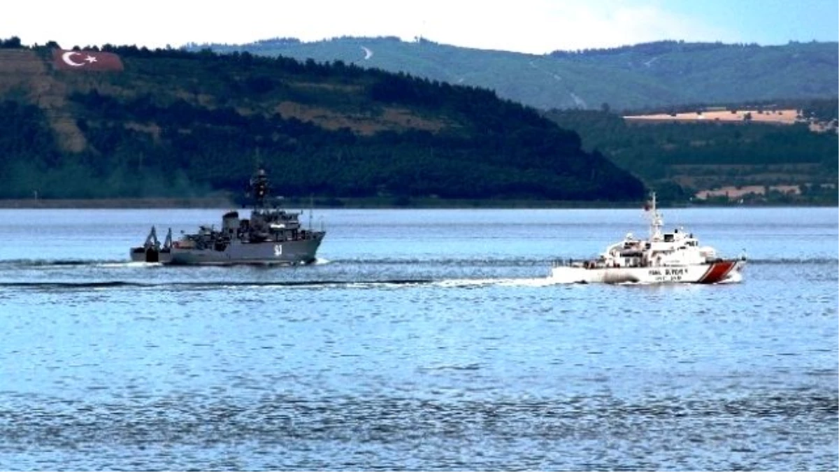 Rus Askeri Gemisi Çanakkale Boğazından Geçti