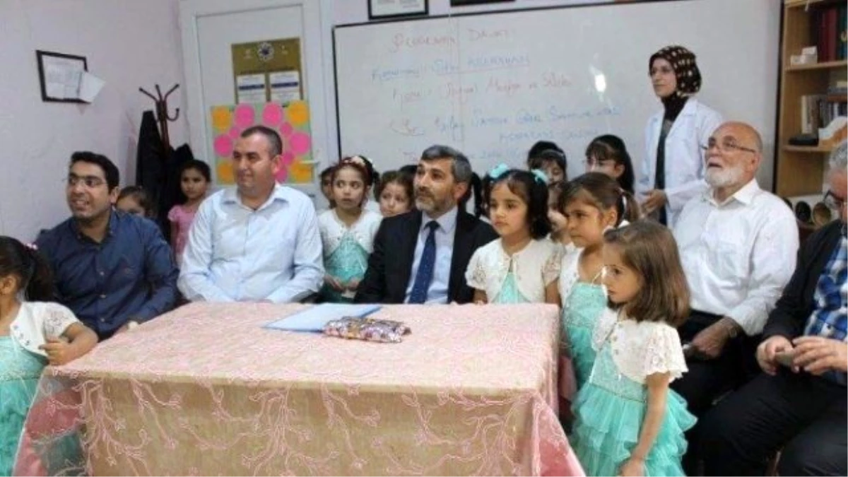 \'Suriyeli Çocuklarda Mezuniyet Heyecanı"
