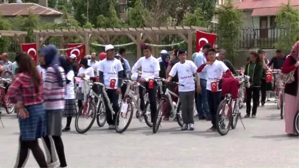 Van\'da 330 Öğrenciye Bisiklet Dağıtıldı