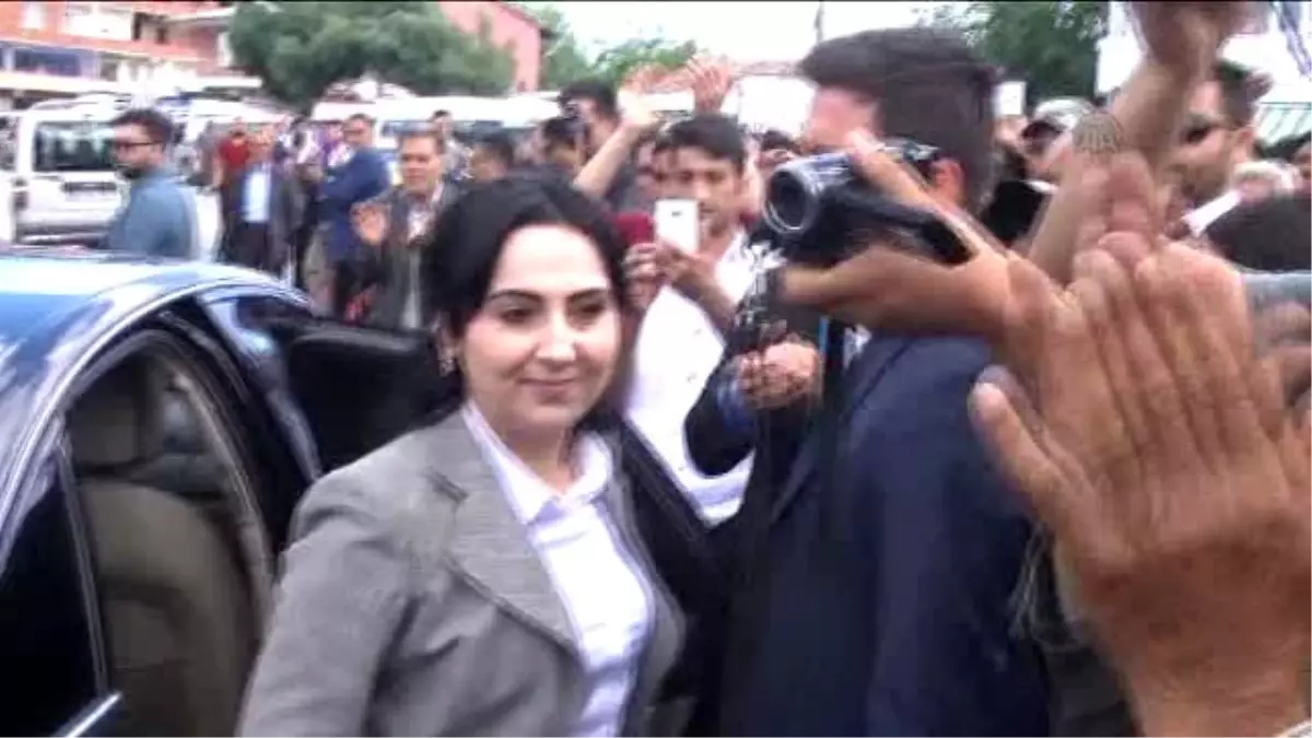 Yüksekdağ, Özgür Kadın Anıtı\'nın Açılışını Yaptı