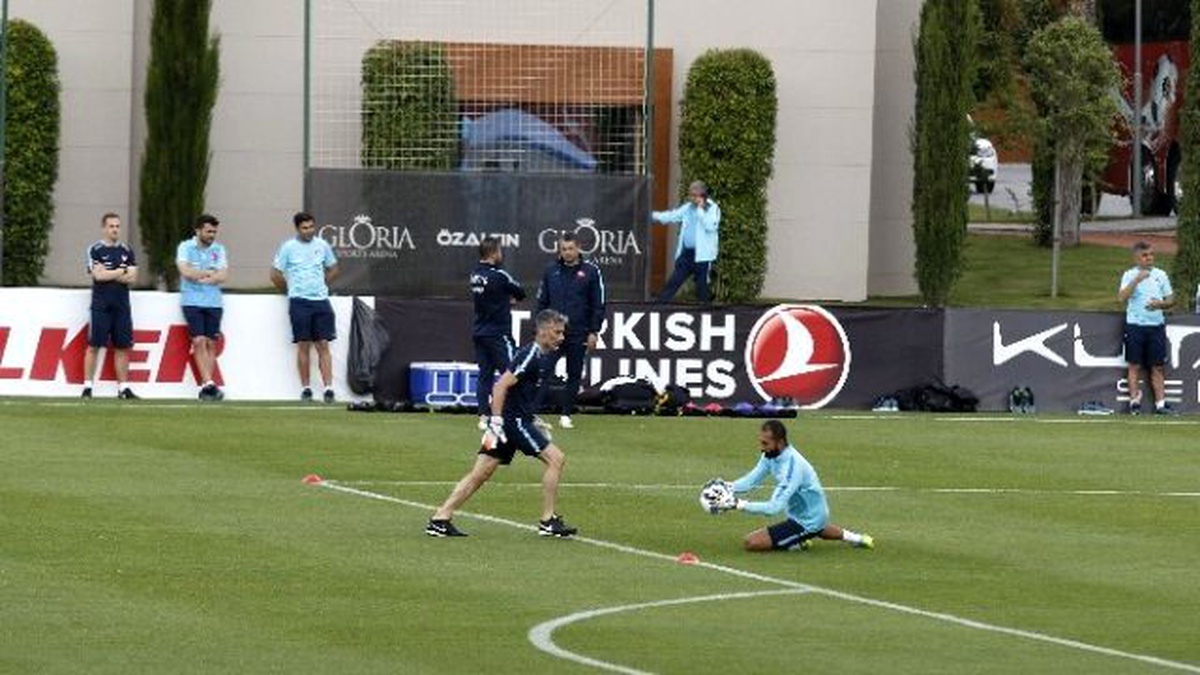 A Milli Futbol Takımı\'nın Karadağ Hazırlıkları Sürüyor