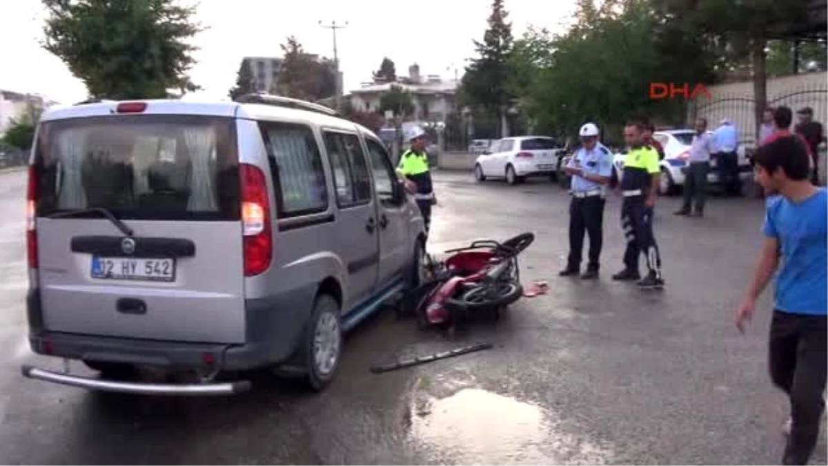Adıyaman Hafif Ticari Aracın Çarptığı Motosikletli Yaralandı