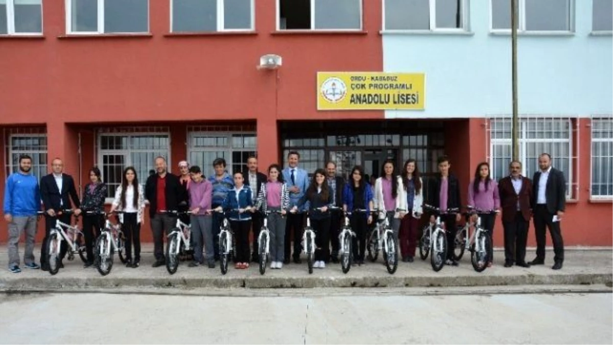 Bisikletler Öğrencilere Dağıtıldı