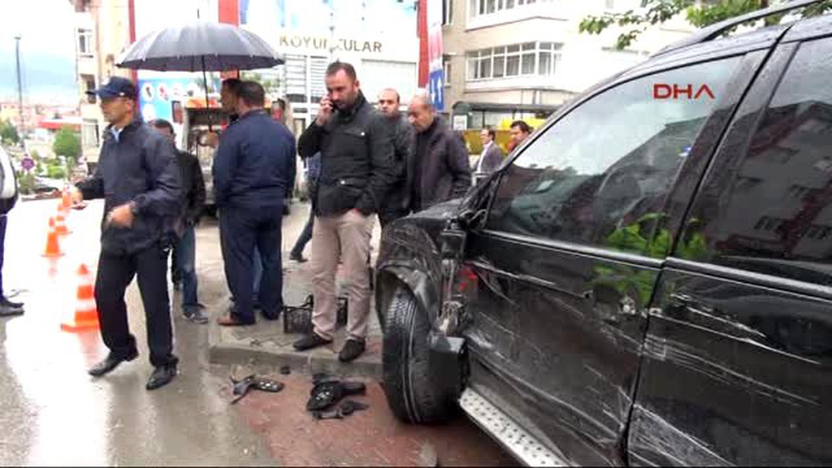 Bolu - Freni Boşalan Çöp Kamyonu Ağaca Çarparak Durdu