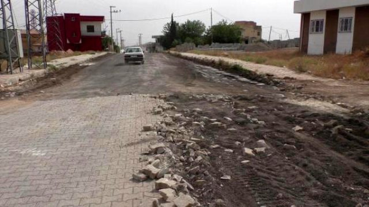 Derik\'te Parke Taşları Sökülüp, Yerine Asfalt Yapılıyor