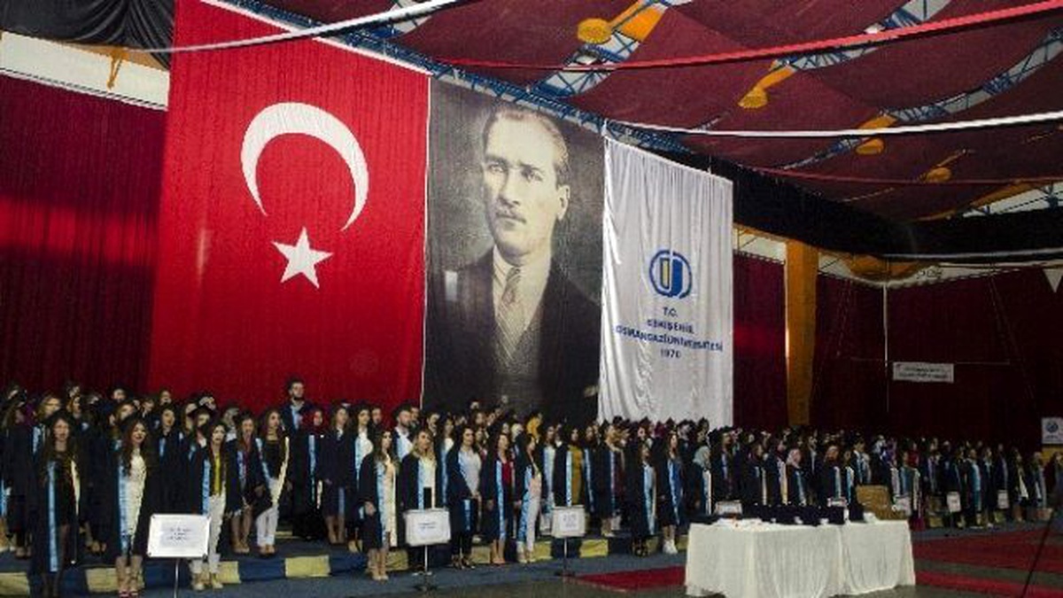 Esogü Sağlık Hizmetleri Meslek Yüksekokulu Öğrencileri Mezun Oldu