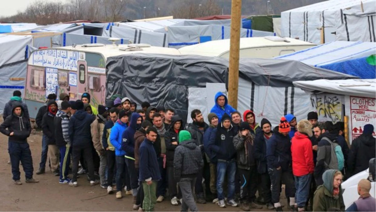 Fransa\'da Sığınmacı Kampında Kavga: 3 Ölü, 40 Yaralı