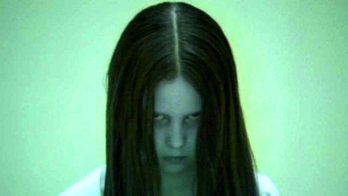 Halka Filminin Samara'sı Playboyları Peşinde Koşturuyor