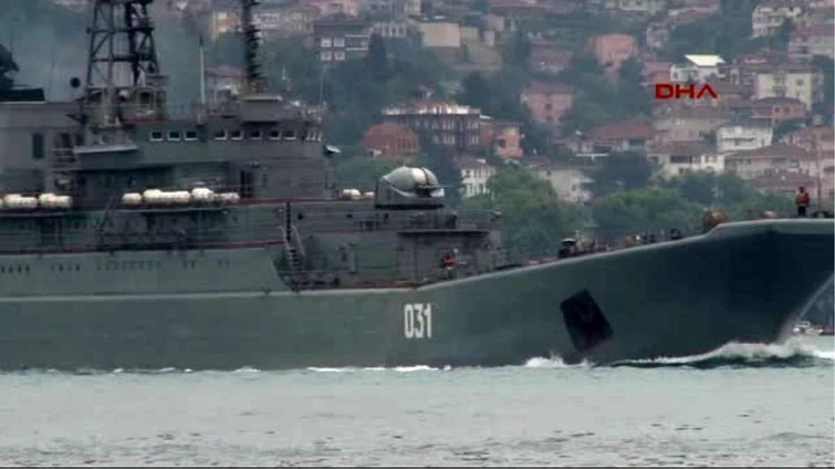 İki Rus Savaş Gemisi İstanbul Boğazı\'ndan Geçti