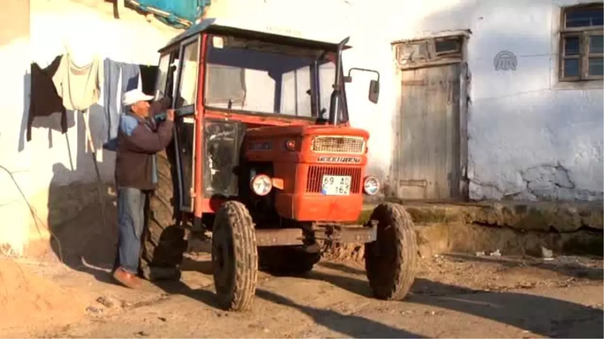 Kuş Traktöre Yuva Yapınca