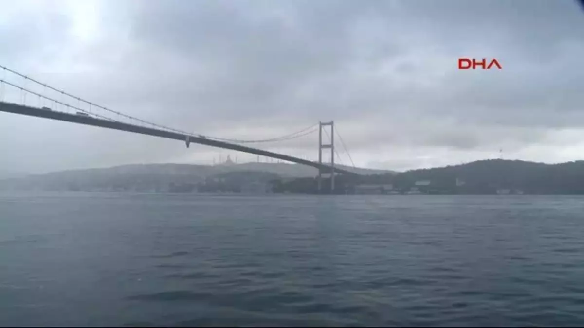 Rus Savaş Gemisi İstanbul Boğazı\'ndan Geçti