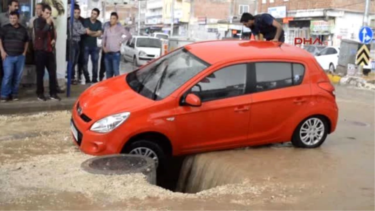 Şanlıurfa - Hilvan?da Yağışlar Nedeniyle Yol Çöktü