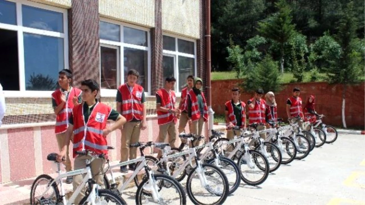 Siirt Kızılay Şubesinden Öğrencilere Bisiklet