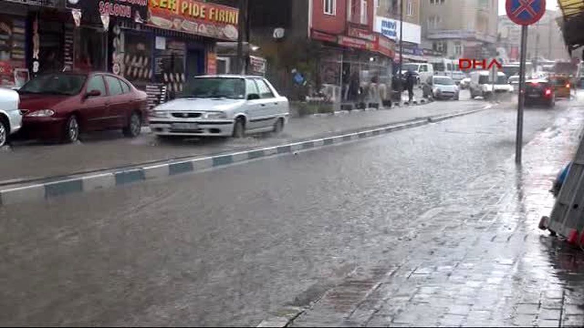 Yozgat\'ta Yağmur Trafiği Aksattı