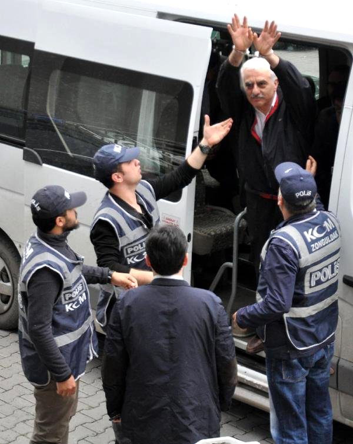 Zonguldak\'ta Fetö/pdy Operasyonunda 8 Kişi Yeniden Gözaltında (2)