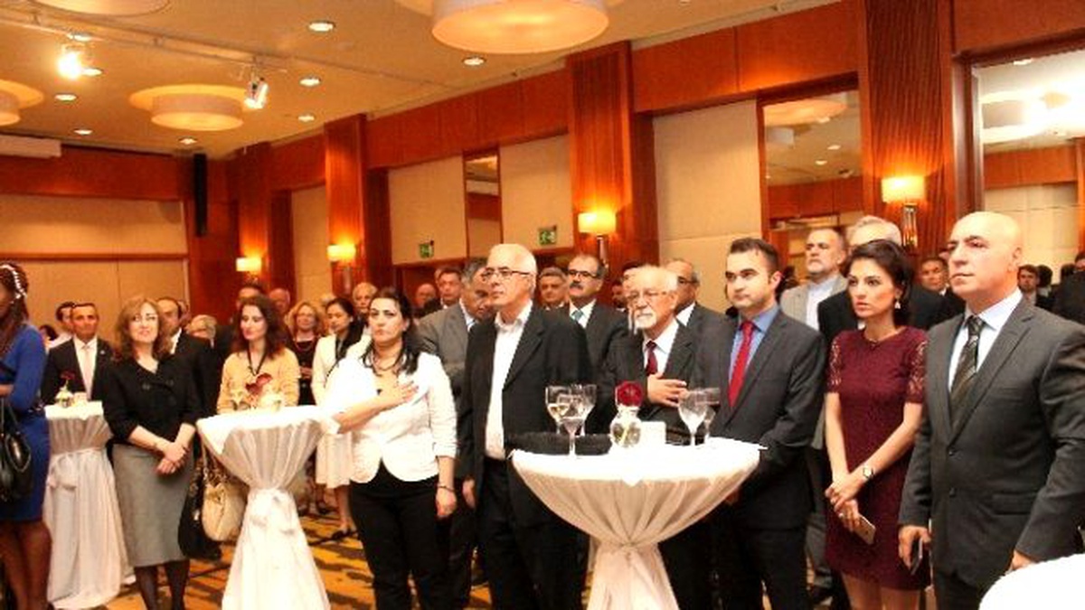 Azerbaycan\'ın Cumhuriyet Bayramı İsveç\'te Kutlandı