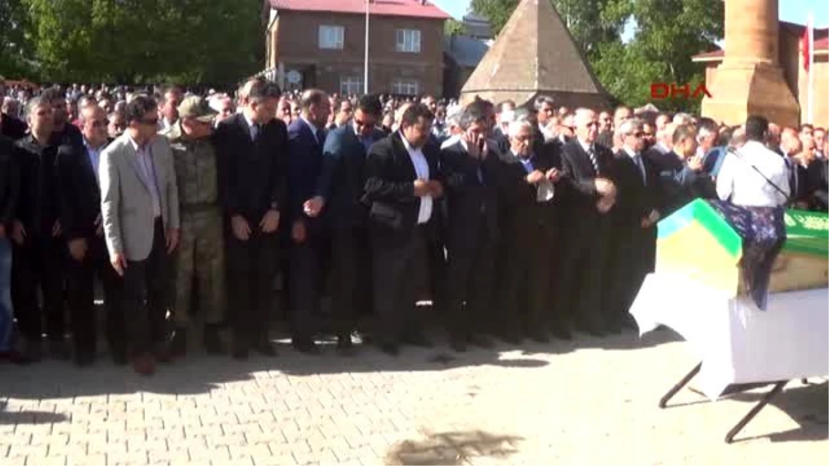 Bitlis - Meclis Başkanı İsmail Kahraman, Ahlat\'ta Cenazeye Katıldı