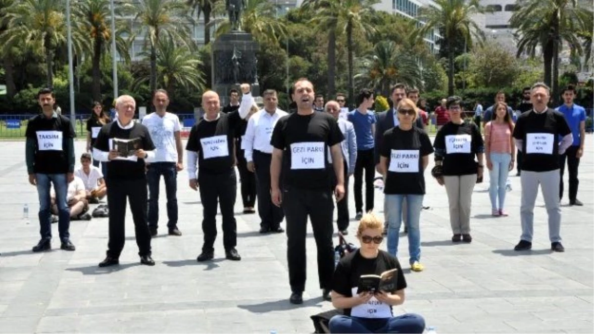 CHP İzmir\'den \'Gezi Parkı\' Eyleminin 3 Yılında \'Duran Adam\' Eylemi
