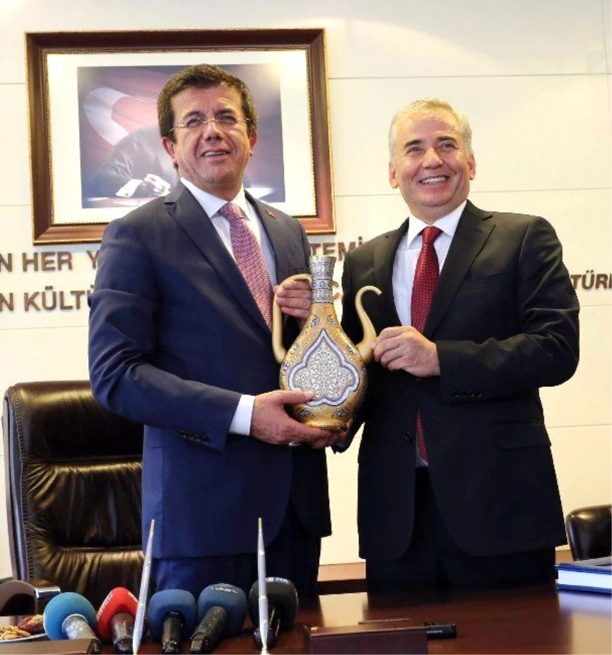 Ekonomi Bakanı Zeybekci, Denizli Büyükşehir Belediyesini Ziyaret Etti