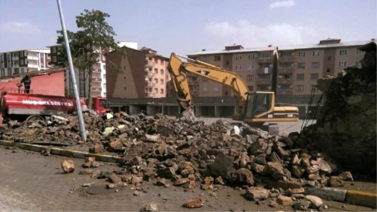 Eski Sebze Halının Yıkımı Başladı