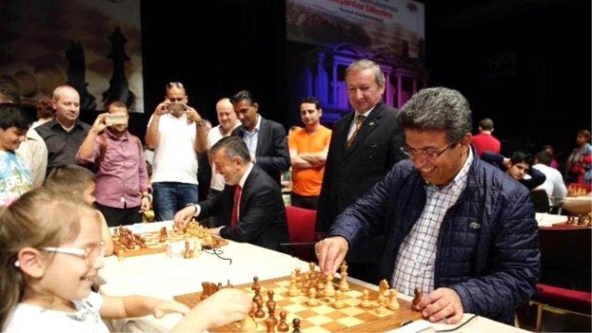 Fetih Açık Satranç Turnuvası Küçükçekmece\'de Başladı
