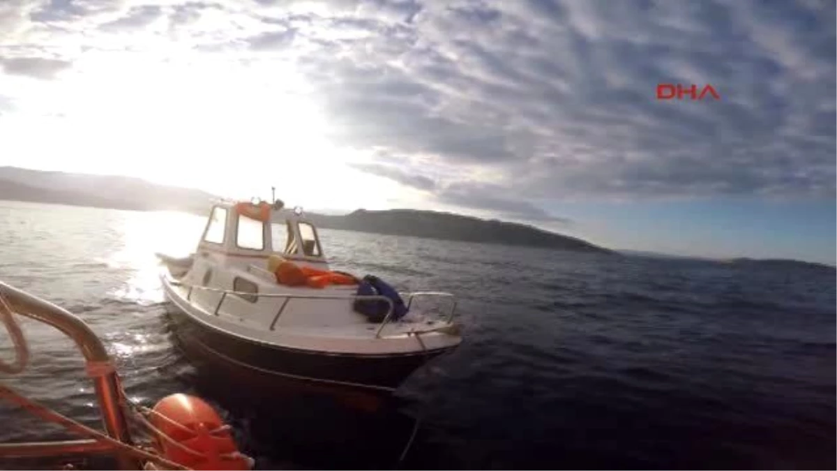 İzmir - Çeşme\'de Polyester Teknedeki 15 Göçmen Kurtarıldı