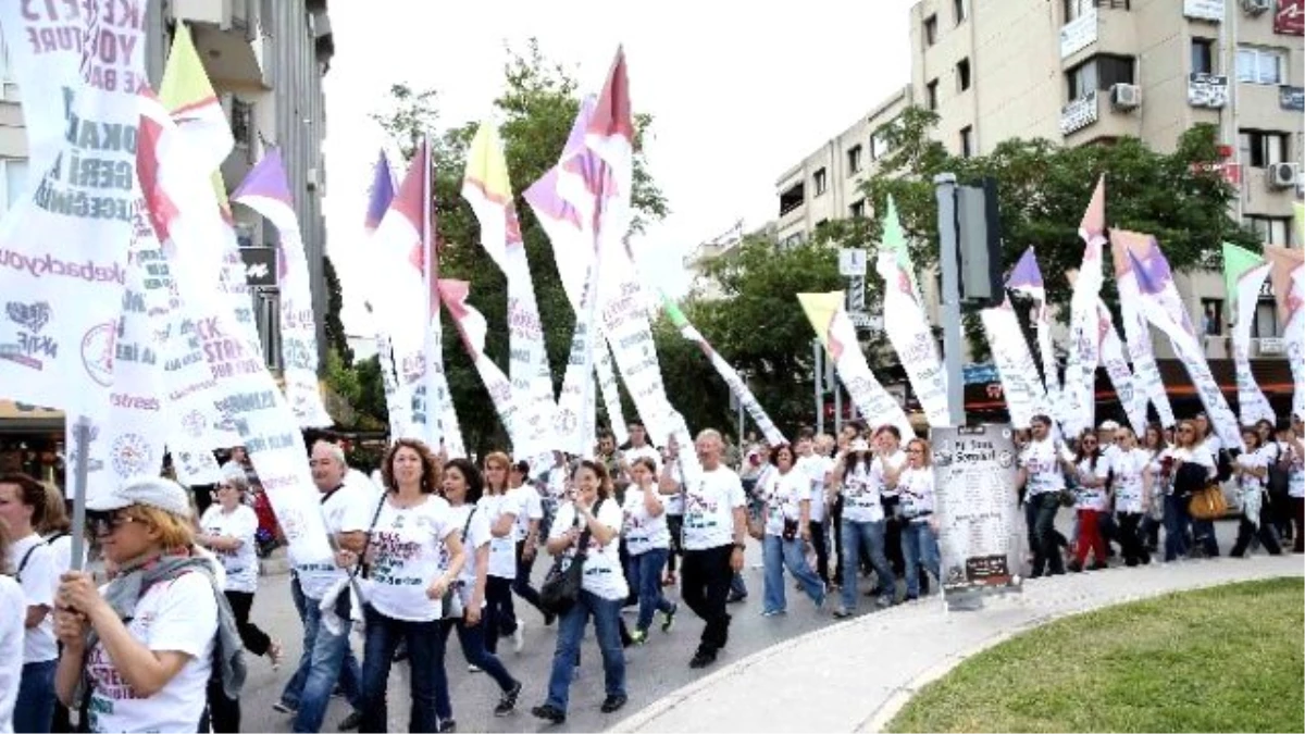 Karşıyaka\'da "Sokaklarınızı Geri Alın" Yürüyüşü