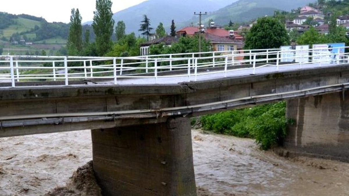 Köprü Yıkılma Tehlikesi Altında