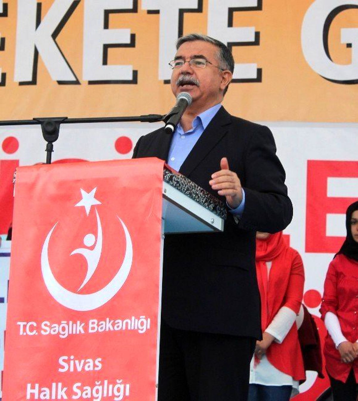 Milli Eğitim Bakanı Yılmaz Bisiklet Dağıttı