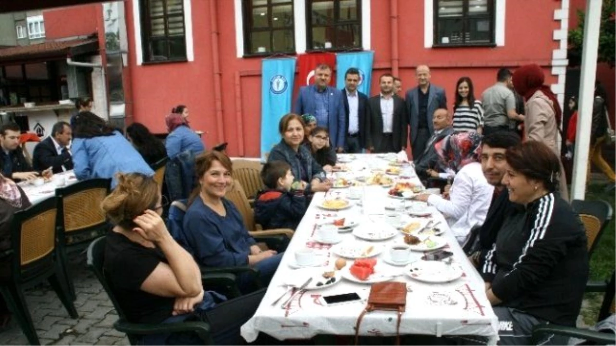 Sağlık Çalışanları Kahvaltıda Bir Araya Geldi