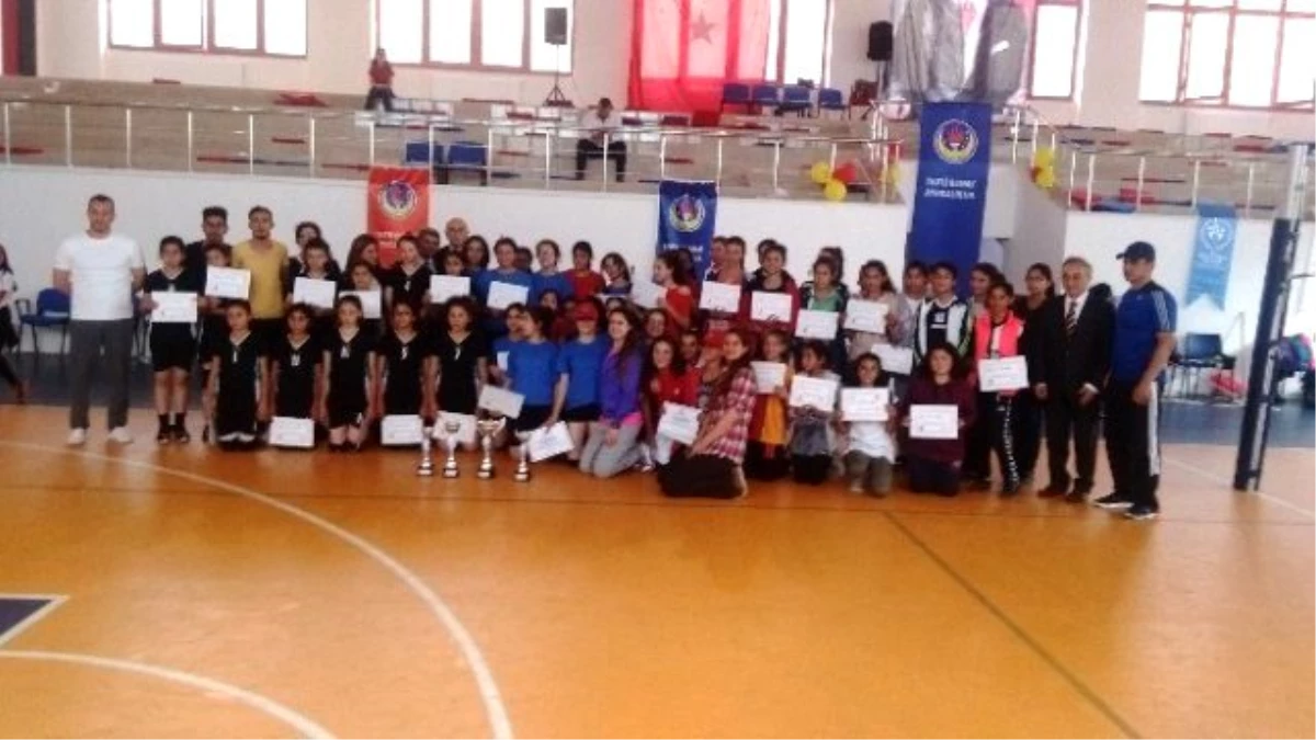 Tokat\'taki Voleybol ve Basketbol Turnuvası Sona Erdi