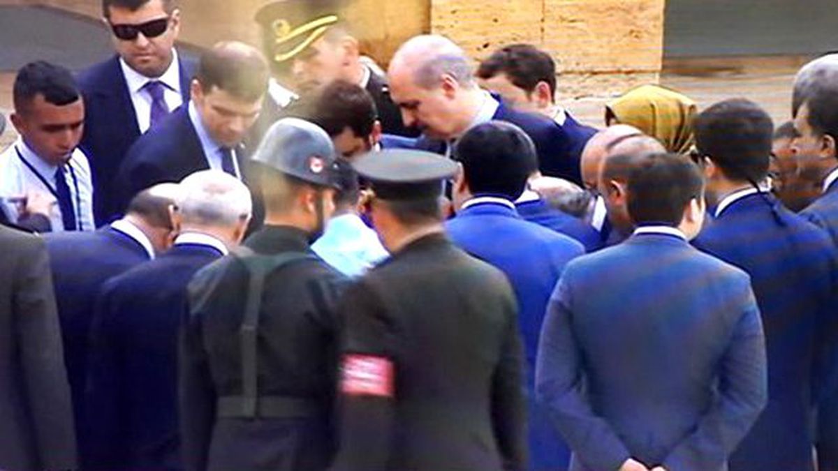 Anıtkabir'de Nöbet Tutan Asker, Başbakan'ın Ziyareti Sırasında Bayıldı