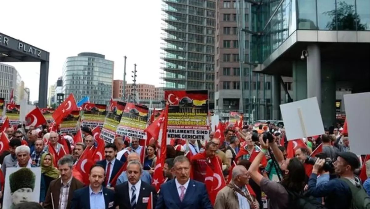 Berlin'de 'Soykırım' Protestosu