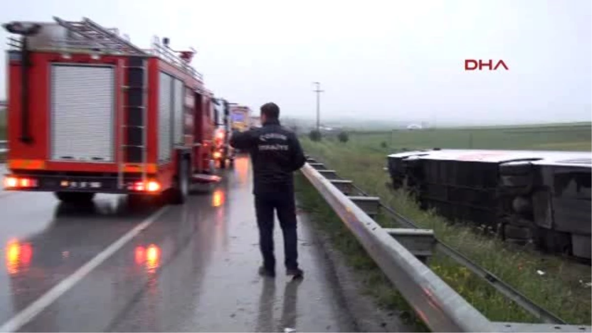 Çorum Yozgat\'ta Yolcu Otobüsü Devrildi: 3 Ölü, 30 Yaralı