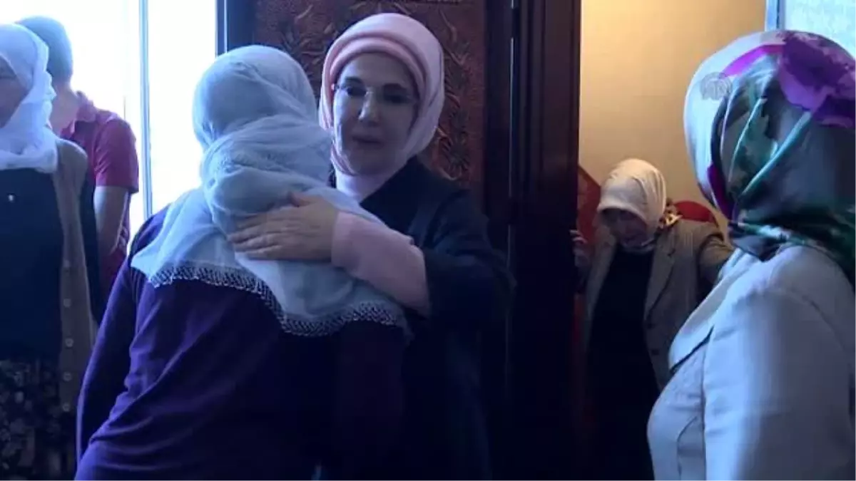 Emine Erdoğan Katliamda Yakınlarını Kaybeden Kadınları Ziyaret Etti