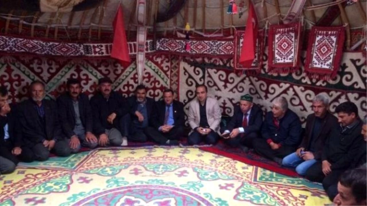 Kazak Türklerinin Büyüğü Zuvka Batur Altay Köyü\'nde Anıldı