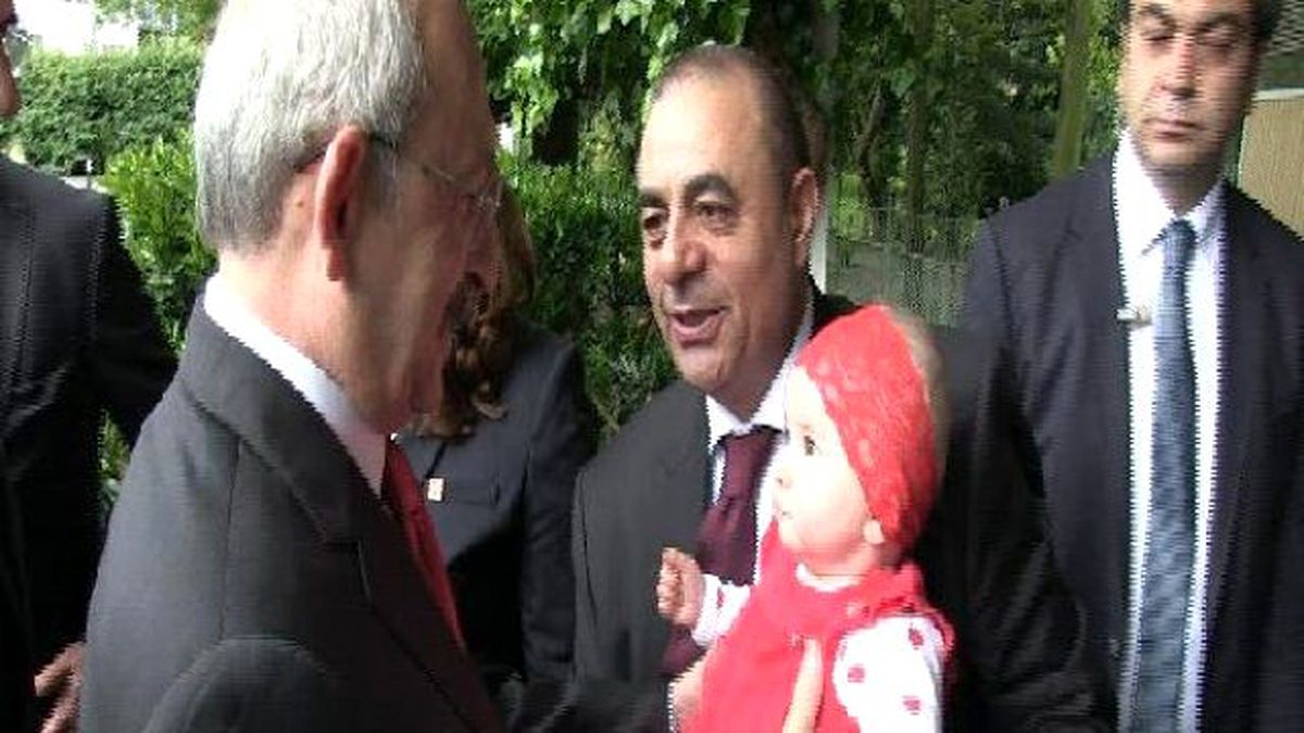 Kılıçdaroğlu, Köln\'de Sivil Toplum Kuruluşu ve Öğrenci Gruplarından Gençlerle Bir Araya Geldi
