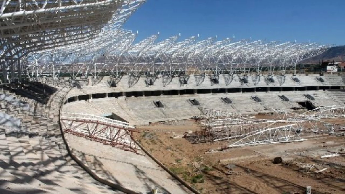 Malatya Arena Stadı\'nın Çatısı Tamamen Kapatıldı