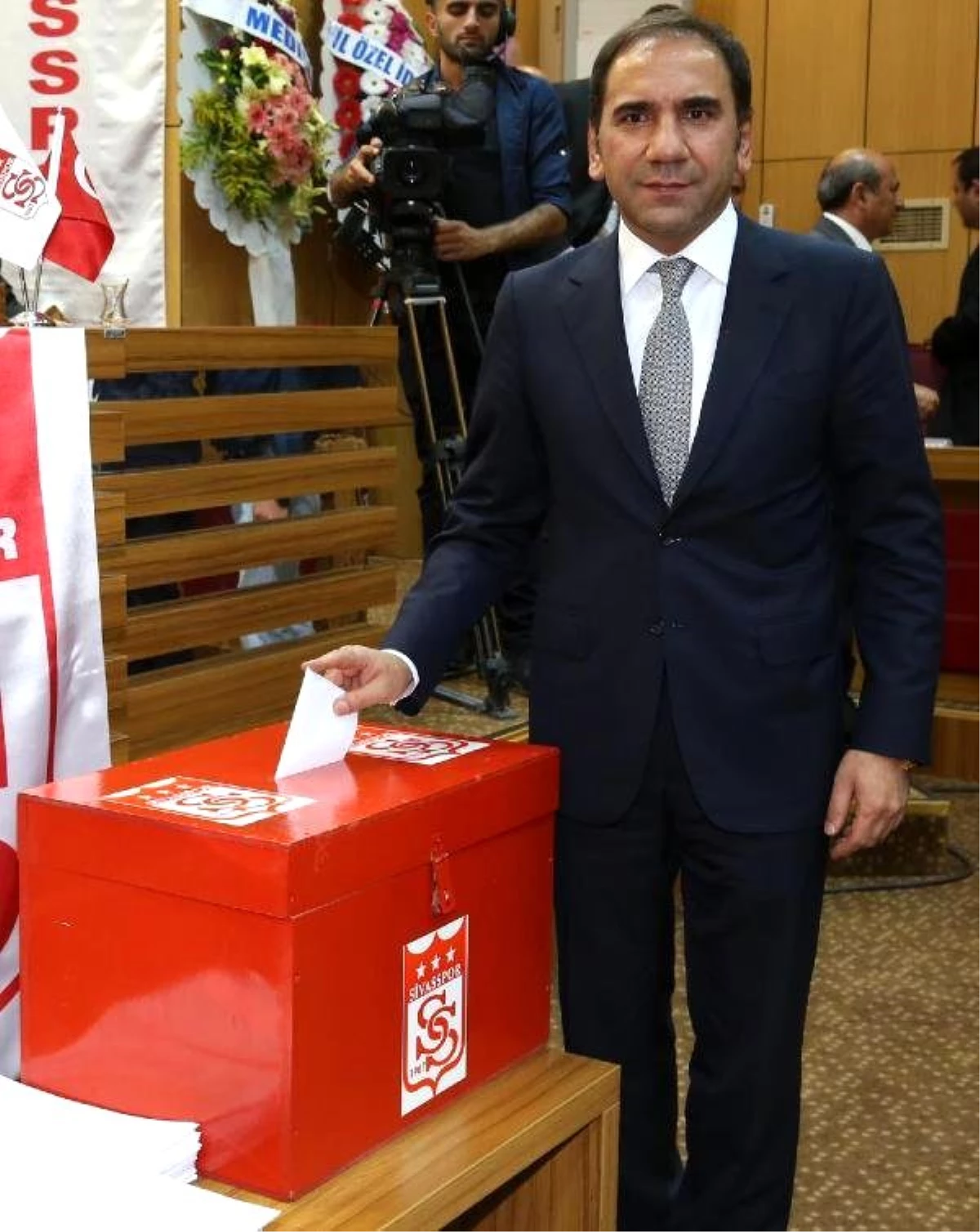 Medicana Sivasspor Başkanı Otyakmaz Güven Tazeledi