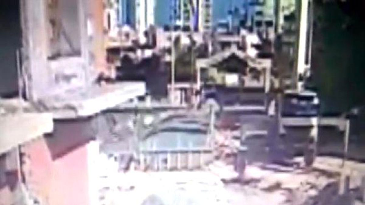 Mersin\'de 1 İşçinin Öldüğü İnşaatın Çökme Anı Kamerada