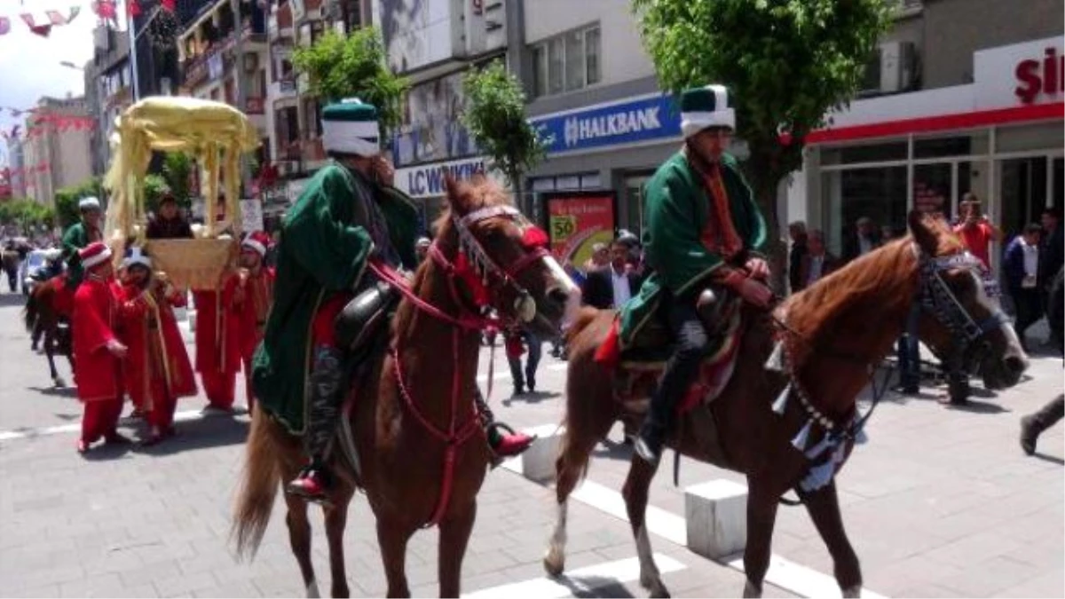 Padişah Tahtında Mehterenlı Sünnet Törenini