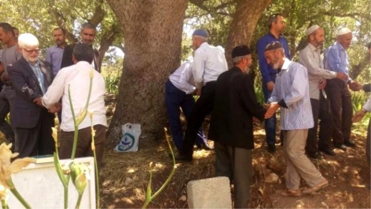 Şehit Korucu Mezarı Başında Anıldı