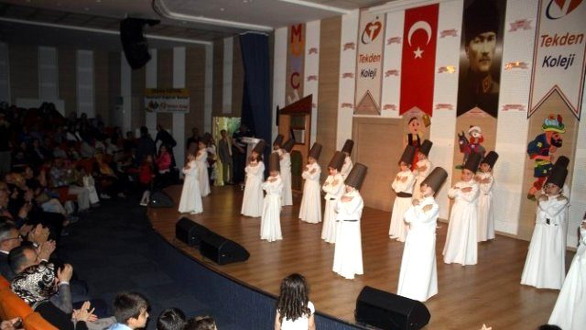 Tekden Koleji\'nden Türk Büyükleri Gecesi