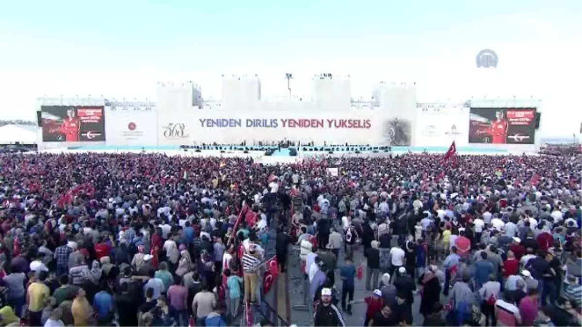 Türk Yıldızları, İstanbulun Fethi Şenlikleri Kapsamında Gösteri Yaptı