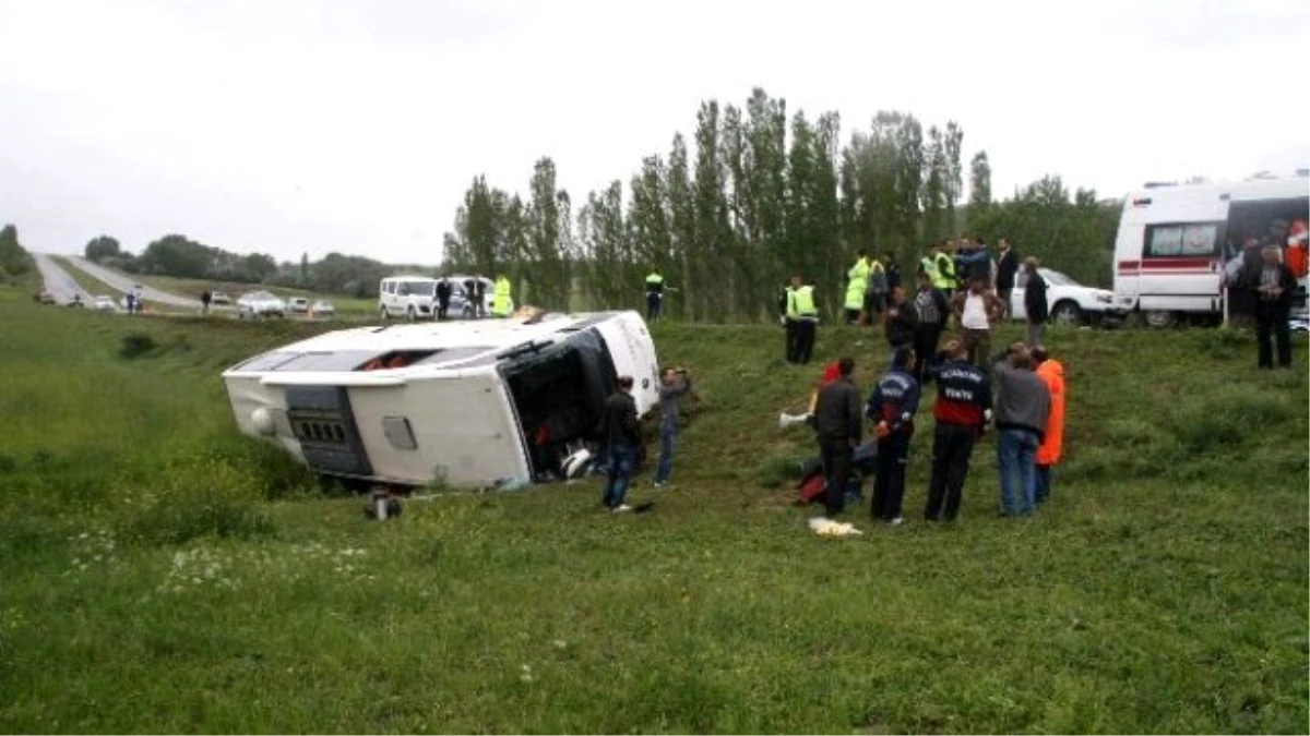 Yozgat\'ta Otobüs Devrildi: 40 Yaralı