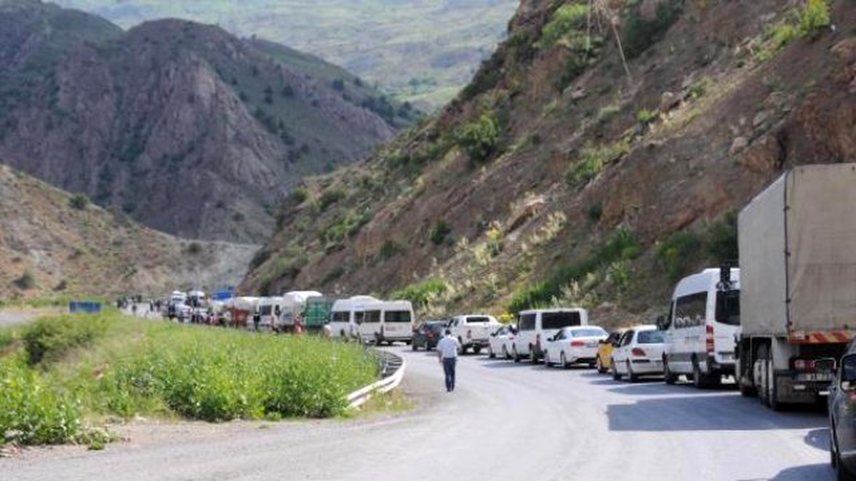 Yüksekova\'da Sokağa Çıkma Yasağı Gündüzleri Kalkıyor (2)