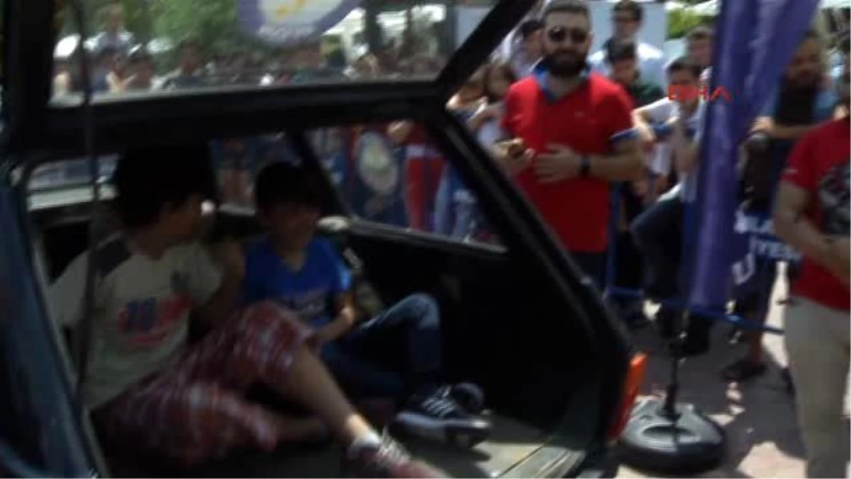 Türk Vatandaşı Olmak İsteyen Rus, 21 Tonluk Otobüsü Tek Başına Çekti