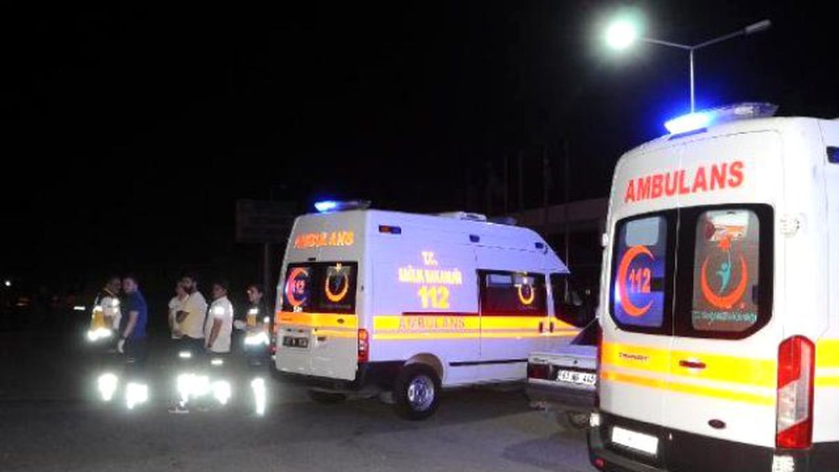 Akçakale\'de Otomobiller Çarpıştı: 5 Yaralı